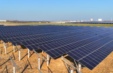 乡村振兴清洁能源太阳能光伏板