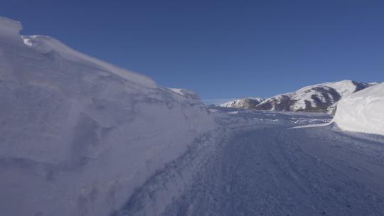 新疆和木村冬季雪景