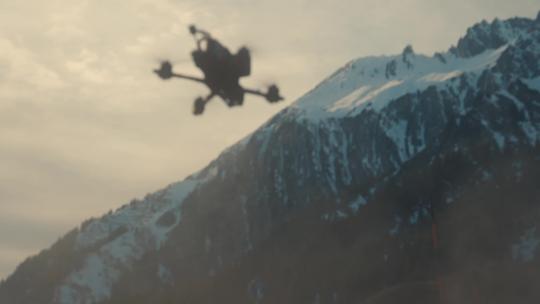 FPV无人机航拍无人机起飞航拍雪山
