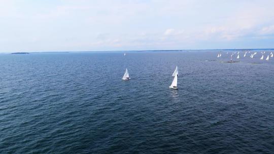 芬兰海岸附近的帆船视频素材模板下载