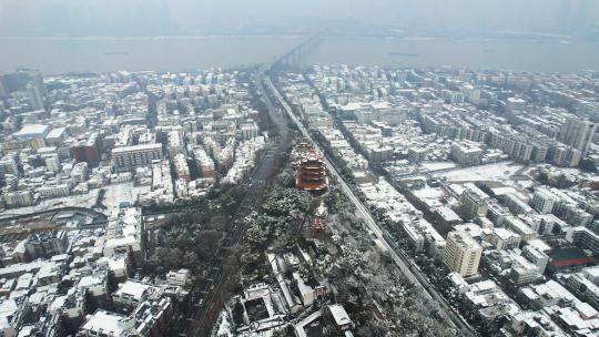 航拍武汉冬天旅游地标古建筑黄鹤楼雪景