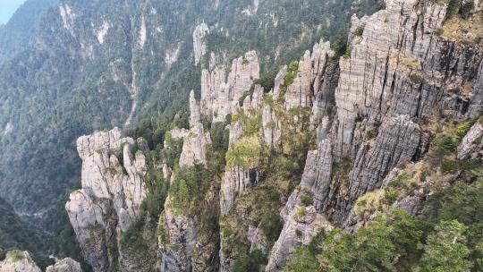 航拍湖北旅游神农架神农谷山峰石林群