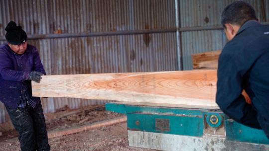 木材加工生产工人木工视频素材模板下载