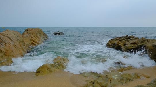 海岸岩石海边海浪波浪慢镜头慢动作