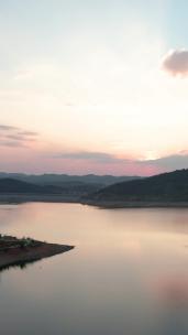 湖泊湿地日落夕阳自然风光4k竖屏航拍