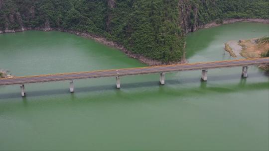 美丽乡村振兴湖上公路高清视频素材