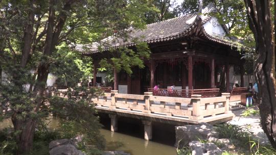 上海豫园中的水榭