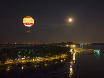 东湖观光氦气球夜景亮灯延时摄影