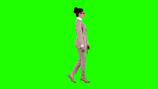 穿高跟鞋的女性在行走视频素材模板下载