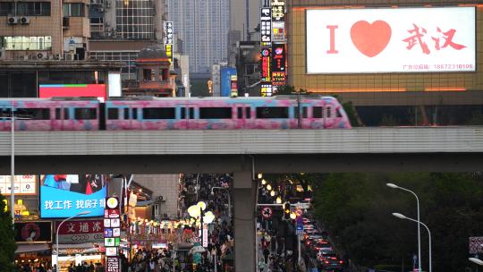 武汉旅游地标江汉路步行街樱花轻轨列车街景