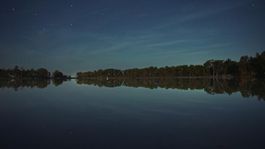 湖上的星星和极光4K