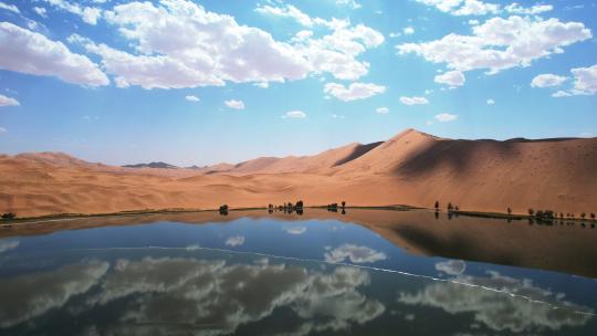 航拍蓝天白云沙漠沙丘湖景自然风景