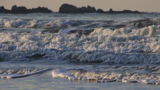 威海金海湾涌动的海浪