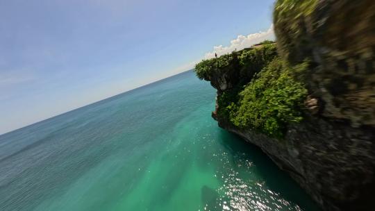 FPV无人机航拍大海海岸群岛海天一线巴厘岛