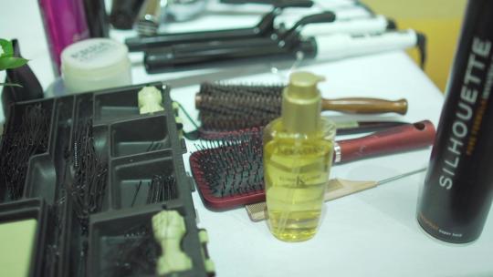 化妆台做发型工具