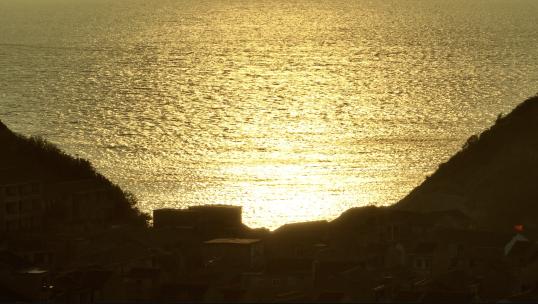 偏僻原始海岛舟山清晨阳光日出风景