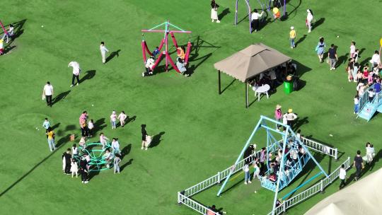 航拍六一儿童节小朋友在游乐园玩耍滑梯木马视频素材模板下载