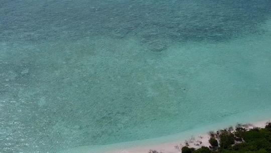 无人机空中航拍海洋海岛景色
