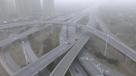 城市雾霾交通