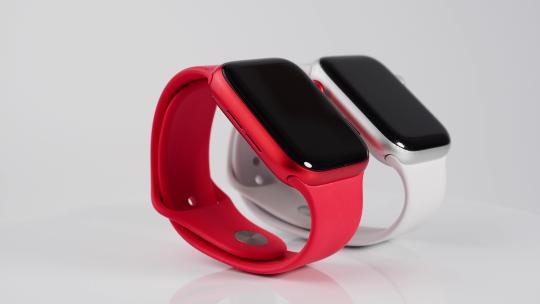一个红色和一个白色的智能手表视频素材模板下载