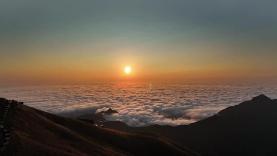 徒步登山探险户外草甸武功山