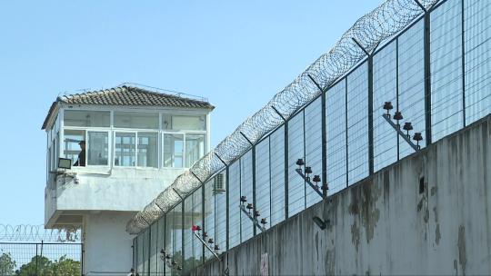 监狱看守所拘留犯罪罪犯手铐警示教育反腐视频素材模板下载