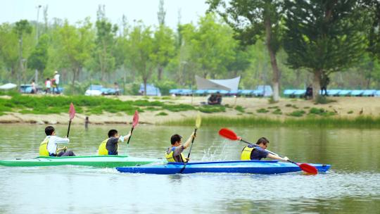 【4K升格实拍】夏天在河流中的皮划艇比赛视频素材模板下载