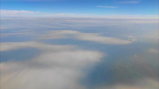 湖北宜昌飞机窗外的云景风光