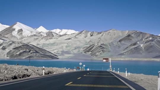 新疆白沙湖公路视频素材模板下载