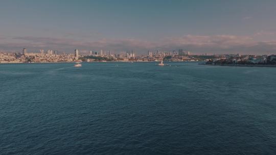 伊斯坦布尔博斯普鲁斯海峡日出时的空姐塔