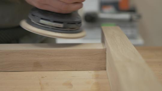木匠使用砂光机打磨视频素材模板下载