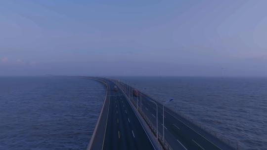 跨海大桥卡车航拍