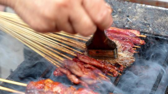烤羊肉串牛肉串烧烤烤串美食