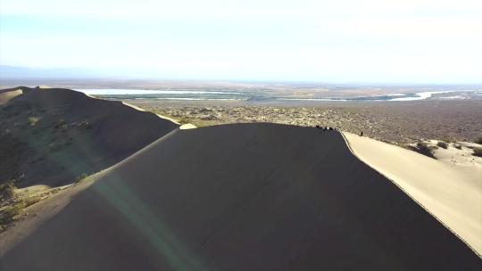 航拍巨大沙丘视频素材模板下载