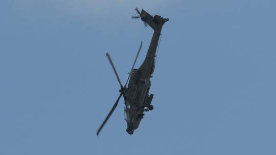 稳定：新加坡航展AH-64武装直升机表演