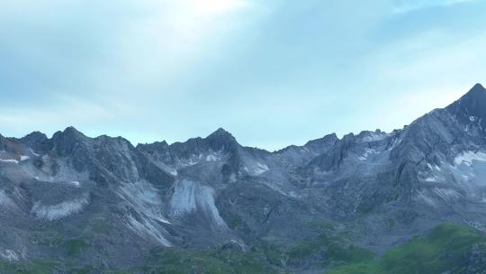 航拍四川甘孜党龄山脉主峰夏羌拉雪山风光