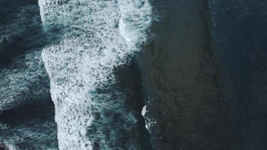 海浪翻滚慢镜头