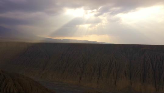 新疆大峡谷，山脉/自然风光/线条/光影航拍