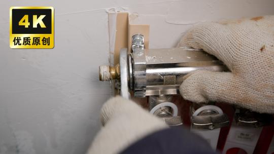 供热工人作业供热供暖管道维修暖气放水检查