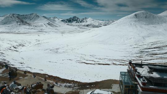 西藏旅游风光318国道无垠雪域高原