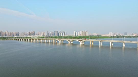 武汉南太子湖大桥前推上升镜头