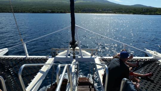 航拍客船游艇抵达夏威夷毛伊岛度假旅行玩乐