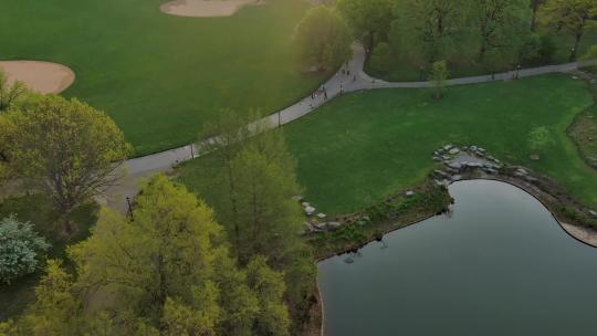 城市航拍公园跑步骑行锻炼纽约中央公园生活