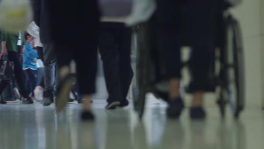 探望匆忙看病脚步行走人流医院