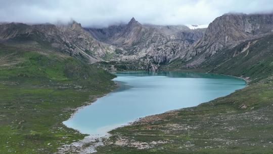 航拍四川甘孜巴塘海子山姊妹湖高原牧场风光