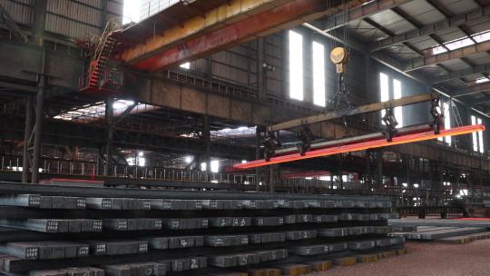 实拍钢铁企业冶金工厂安全生产炼钢钢坯