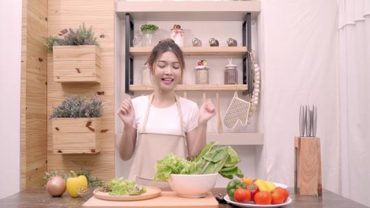 4K美女主播厨房美食制作现场直播空镜