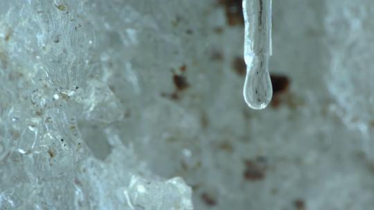 冰上滴水冰雪融化