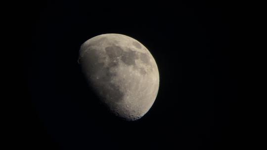 月球月亮缓缓移动视频素材模板下载
