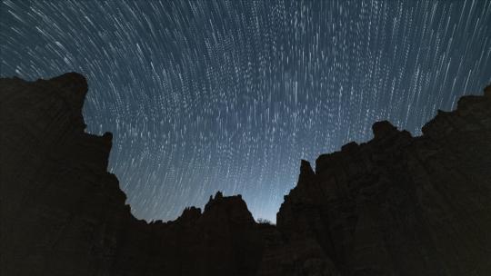 云南浪巴铺土林星空延时